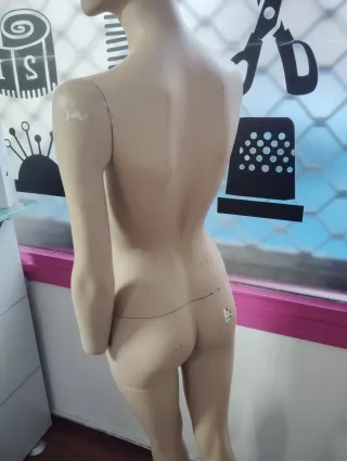 Maniquí mujer realista