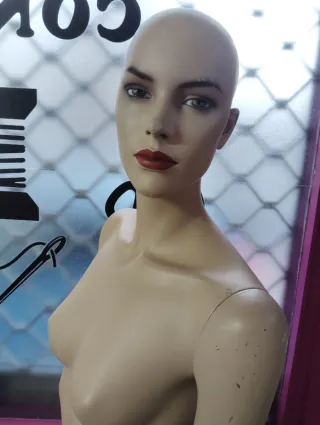 Maniquí mujer realista