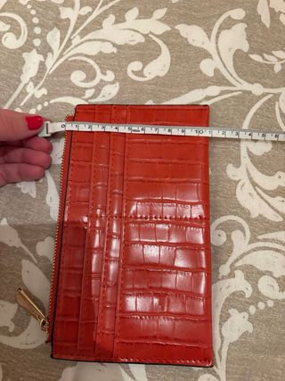 Cartera roja Stradivarius efecto piel