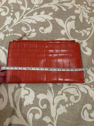 Cartera roja Stradivarius efecto piel