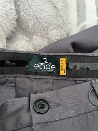 Pantalón chino gris