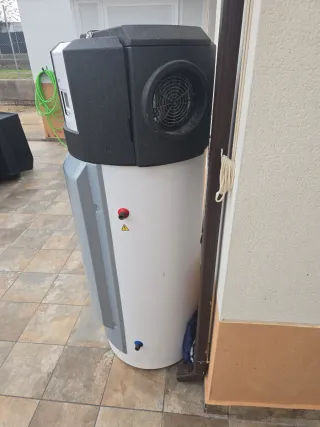 Termo eléctrico 200L con aerotermia.