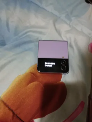 Samsung Galaxy Z Flip 4