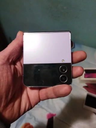 Samsung Galaxy Z Flip 4