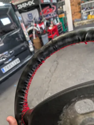 Volante Golf 4 Negro con Costuras Rojas