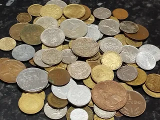 Lotto di 85 monete da collezione