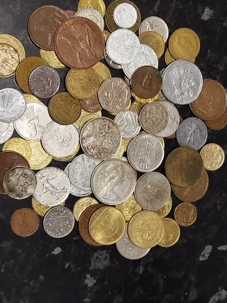 Lotto di 85 monete da collezione