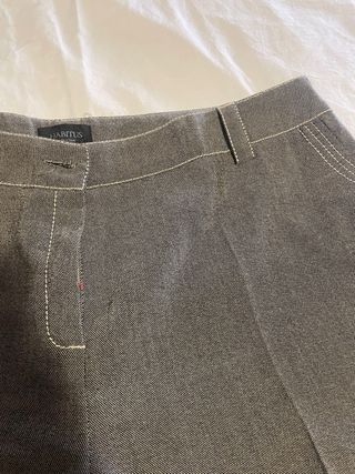 Pantalón recto elegante gris
