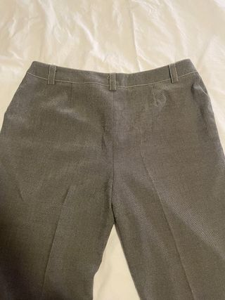 Pantalón recto elegante gris