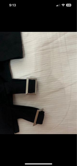 Falda negra Shein con hebillas