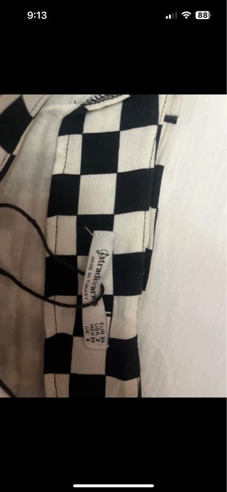 Falda Stradivarius cuadros blanco y negro
