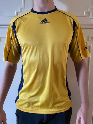 Camiseta Adidas amarilla