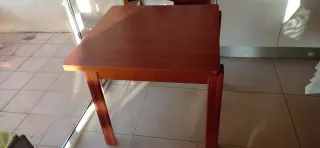 Mesa de comedor de madera