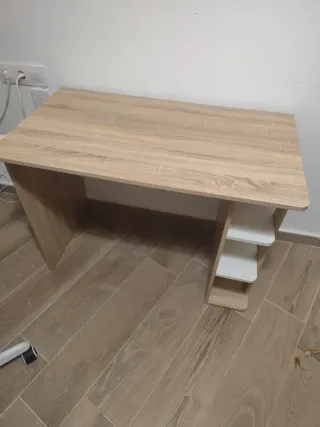 Mesa de escritorio madera clara
