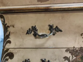 Cajonera antigua madera beige y dorada