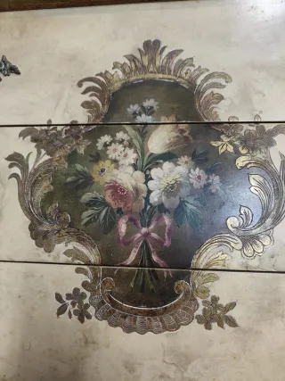 Cajonera antigua madera beige y dorada