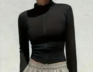 Chaqueta deportiva negra con cremallera