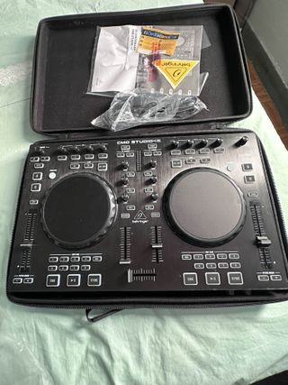 Controller DJ Behringer CMD Studio 4A