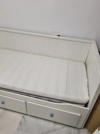 Diván blanco con cama supletoria y 3 cajones