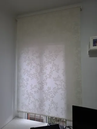 Estor enrollable estampado floral