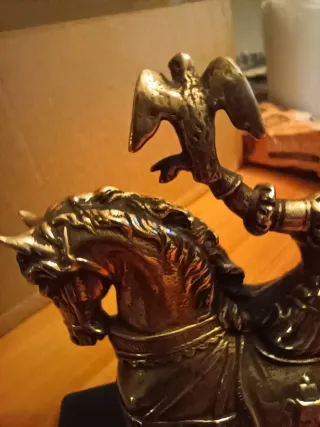 Figura de Bronce Mujer a Caballo con Águila