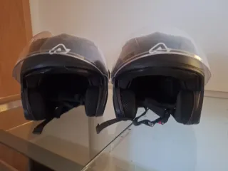 2 Cascos Moto Negros con Visera