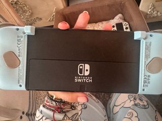 Nintendo Switch OLED con accessori