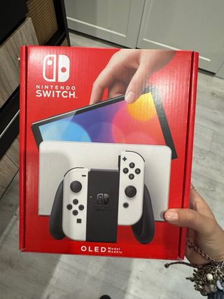 Nintendo Switch OLED con accessori