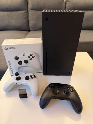Xbox Series X + 2 Mandos + Tarjeta Memoria 512GB