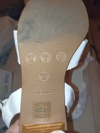 Zapatos de tacón blancos