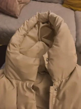 Abrigo acolchado beige con capucha NIÑA T 8-9