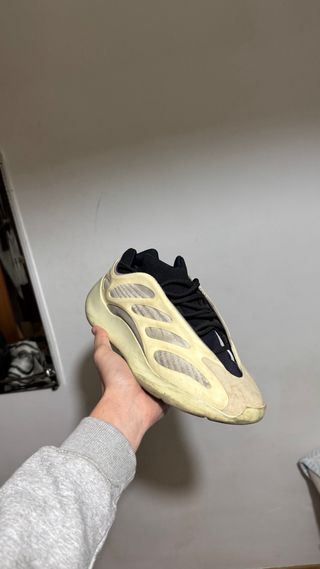 Adidas Yeezy 700 Beige/Negro