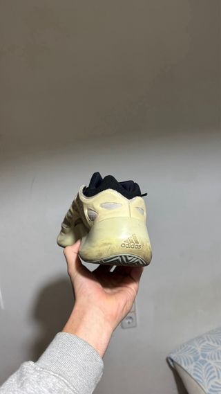Adidas Yeezy 700 Beige/Negro