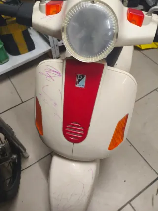 Moto de 12v ,Vespa Beige,niños