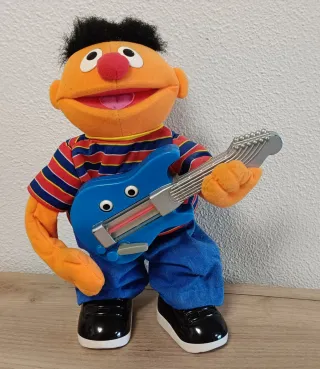 Peluche Guitarra Epi y Blas, ( Barrio Sésamo).