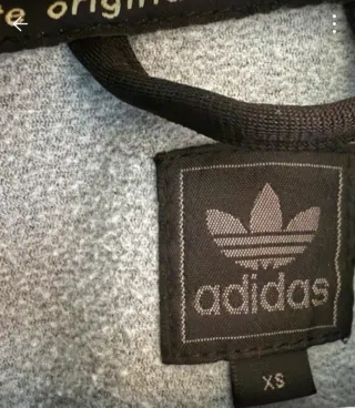 Chaqueta Adidas Negra y Dorada