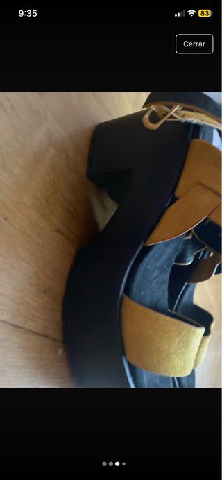 Sandalias mostaza y negras