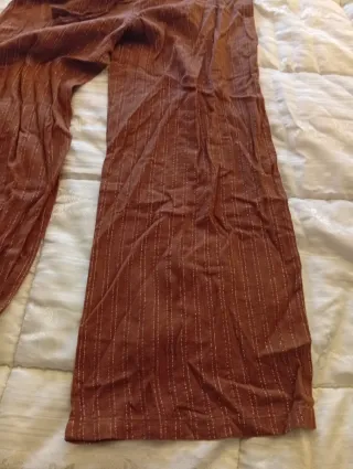 Pantaloni larghi a righe dorate