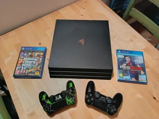 Playstation 4 Pro Nera + Giochi e Controller