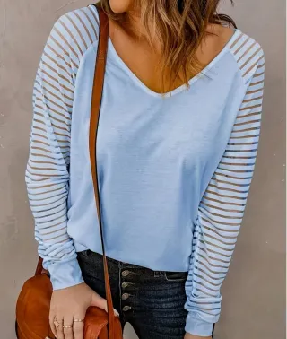 Camiseta manga larga azul con transparencias