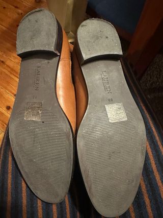 Botines de piel marrones. pone 8B