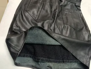 Falda de piel negra T-38