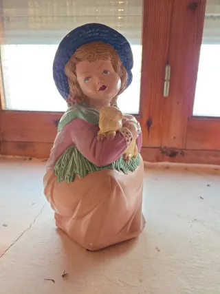 Figura decorativa mujer con sombrero