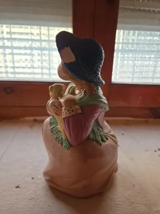 Figura decorativa mujer con sombrero