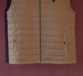 Chaleco acolchado beige de Lino Clemente