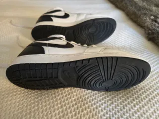 Zapatillas Jordan 1 Low Negras y Blancas