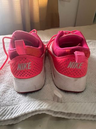 Nike Air Max Thea rosas y rojas