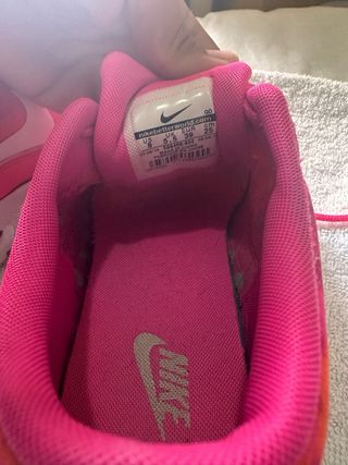 Nike Air Max Thea rosas y rojas