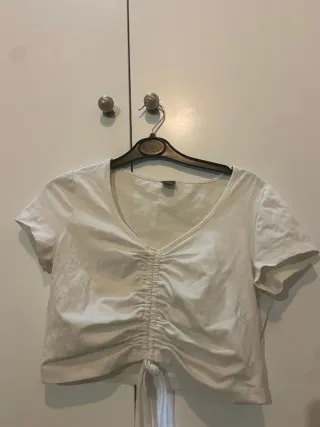 Top blanco fruncido ajustable