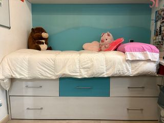 Cama alta doble con cajones amplios